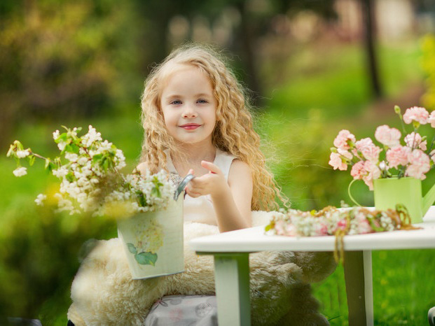 含有"一"字的女孩名字推荐：一虹，晗一，一汀，一舒，一璠，一茹